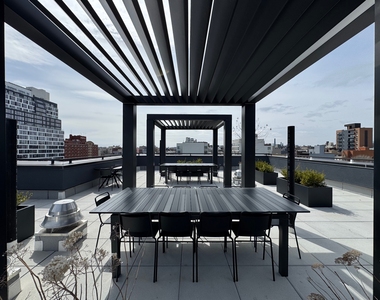 649 Hart Street - Photo Thumbnail 13