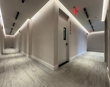 649 Hart Street - Photo Thumbnail 8