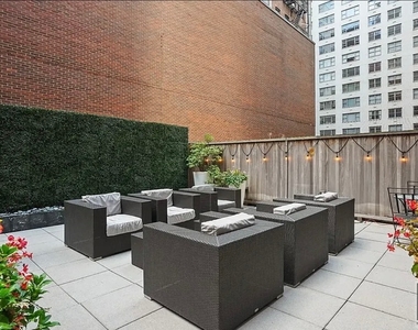 East 63rd Street - Photo Thumbnail 7