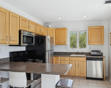 846 Dune Road - Photo Thumbnail 11