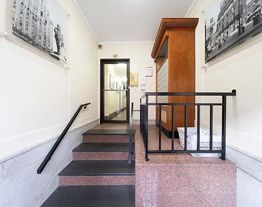 207 West 11th Street - Photo Thumbnail 6