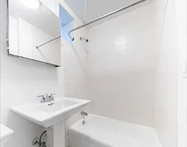 207 West 11th Street - Photo Thumbnail 4