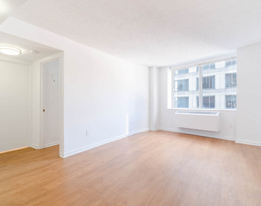 180 Riverside Blvd - Photo Thumbnail 17