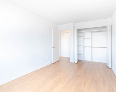 180 Riverside Blvd - Photo Thumbnail 59