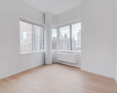 180 Riverside Blvd - Photo Thumbnail 19