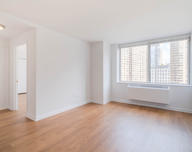 180 Riverside Blvd - Photo Thumbnail 14