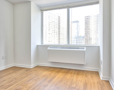 180 Riverside Blvd - Photo Thumbnail 26