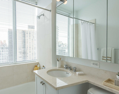 180 Riverside Blvd - Photo Thumbnail 50