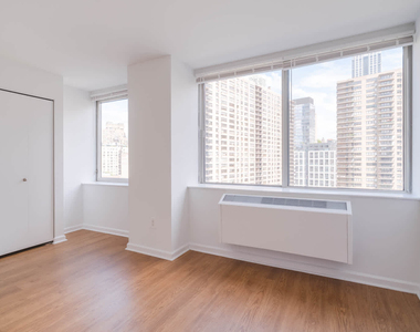 180 Riverside Blvd - Photo Thumbnail 24