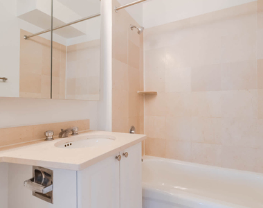 180 Riverside Blvd - Photo Thumbnail 20