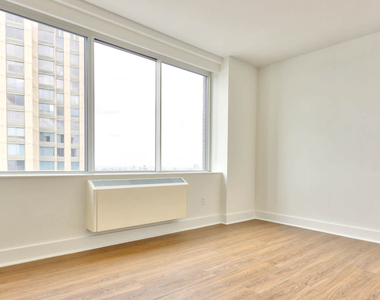 180 Riverside Blvd - Photo Thumbnail 53