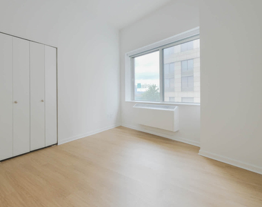 180 Riverside Blvd - Photo Thumbnail 29