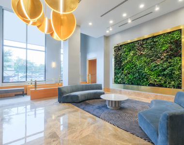 180 Riverside Blvd - Photo Thumbnail 6