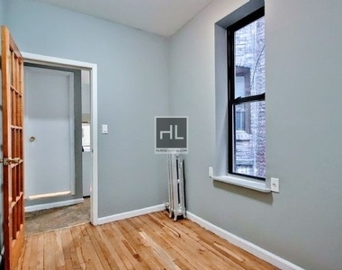 East 11th Street - Photo Thumbnail 3