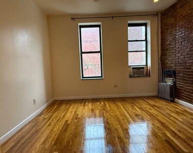 1672 Park Avenue - Photo Thumbnail 2