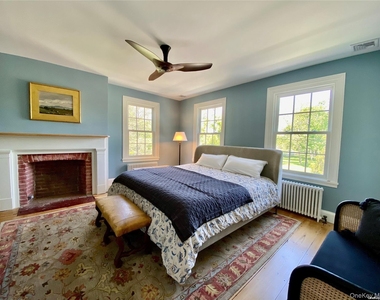 1685 Peconic Lane - Photo Thumbnail 11