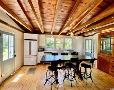 1685 Peconic Lane - Photo Thumbnail 4