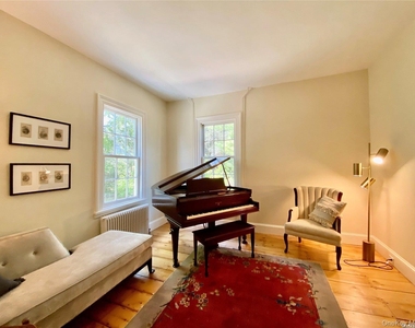 1685 Peconic Lane - Photo Thumbnail 7