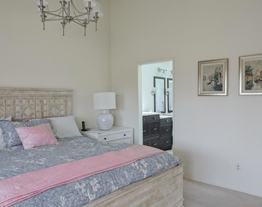 237 E Avenue - Photo Thumbnail 28