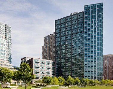 Center Boulevard, Unit 504 - Photo Thumbnail 2