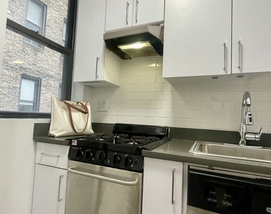 140 East 46th Street , 6M - Photo Thumbnail 2
