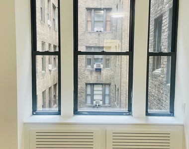 140 East 46th Street , 6M - Photo Thumbnail 1