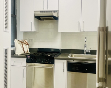 140 East 46th Street , 6M - Photo Thumbnail 3