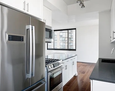 East 33rd Street - Photo Thumbnail 0