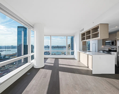 555 10th Avenue - Photo Thumbnail 0