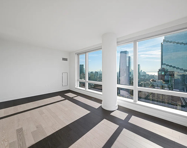 555 10th Avenue - Photo Thumbnail 2