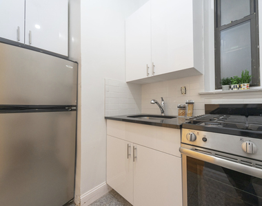 210 East 38th Street - Photo Thumbnail 3