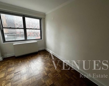 East 83rd Street - Photo Thumbnail 2
