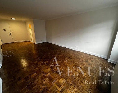 East 83rd Street - Photo Thumbnail 0