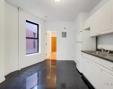 East 91st Street - Photo Thumbnail 2
