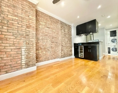 West 53rd Street - Photo Thumbnail 3