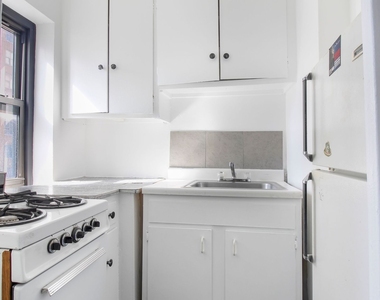 315 E 56th Street - Photo Thumbnail 3