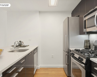 41-18 Crescent Street - Photo Thumbnail 3