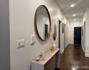 1448 37 Street - Photo Thumbnail 8