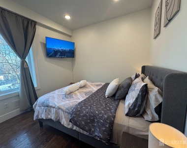 1448 37 Street - Photo Thumbnail 14