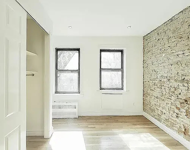 322 East 74th Street - Photo Thumbnail 2