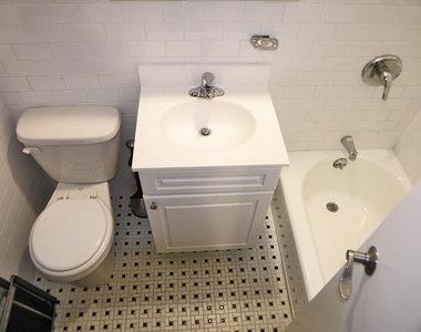 East 80th Street - Photo Thumbnail 4