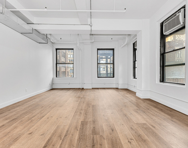 255 West 36th Street - Photo Thumbnail 2