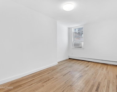 724 Sackett St - Photo Thumbnail 4