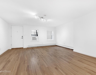 724 Sackett St - Photo Thumbnail 2