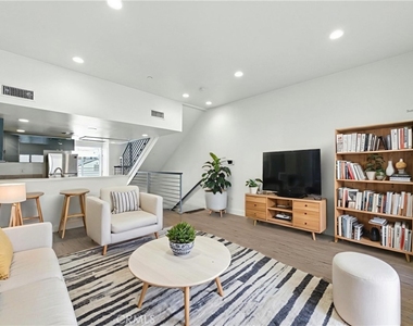 4461 Tujunga Avenue - Photo Thumbnail 43