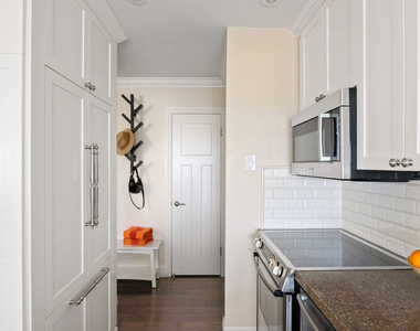 245 Coast Boulevard - Photo Thumbnail 10