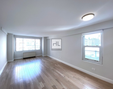 East 51st Street - Photo Thumbnail 2