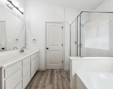 3211 Wickham Ln - Photo Thumbnail 5