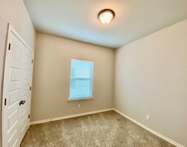 329 Trellis Blvd - Photo Thumbnail 12