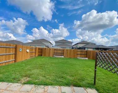 329 Trellis Blvd - Photo Thumbnail 3